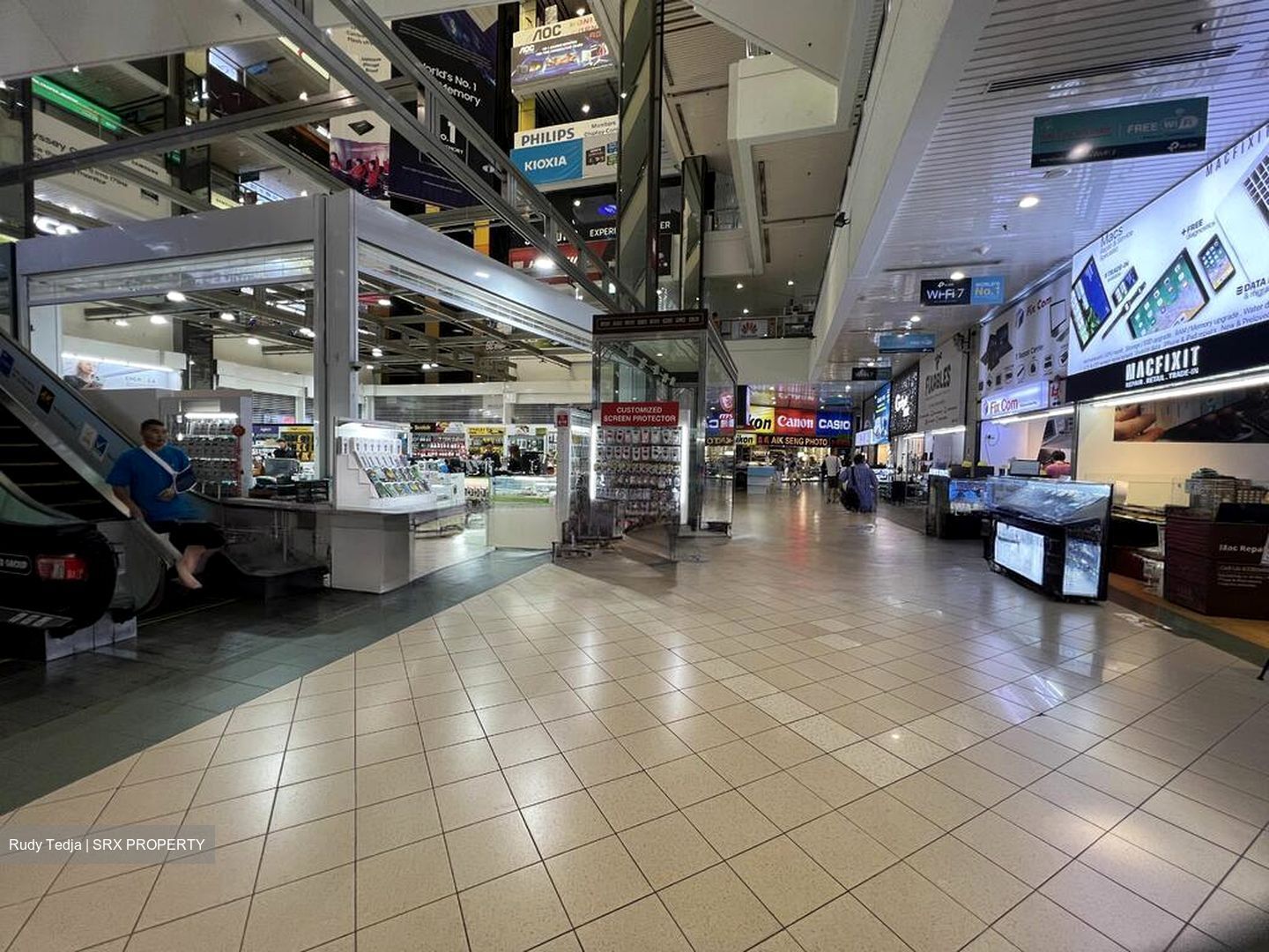 Sim Lim Square (D7), Shop House #498278131